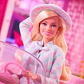 Кукла Barbie The Movie - Марго Робби в роли Барби в клетчатом костюме 8576 - фото 13600